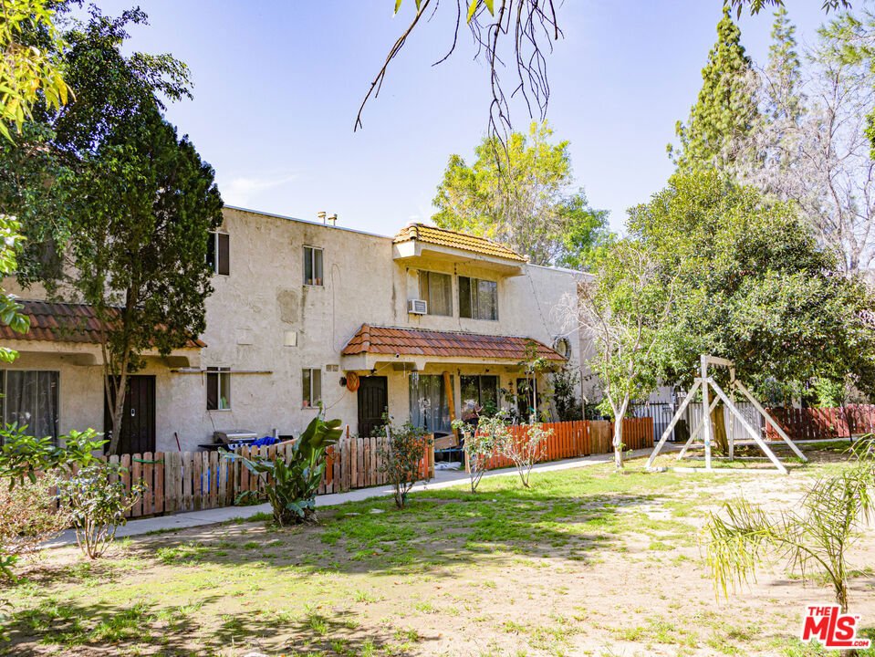 Canoga Park, California, United States 5 - 17605877