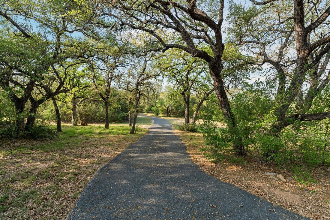 House in Spicewood, Texas, United States 2 - 17610396