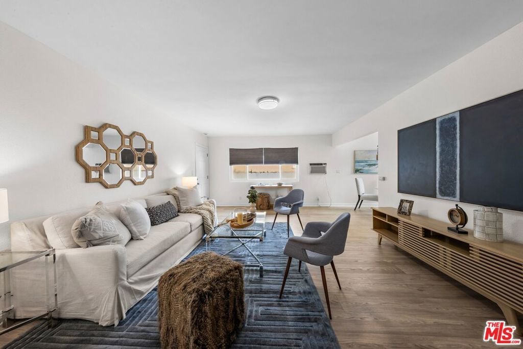 Santa Monica, California, United States 5 - 17606317