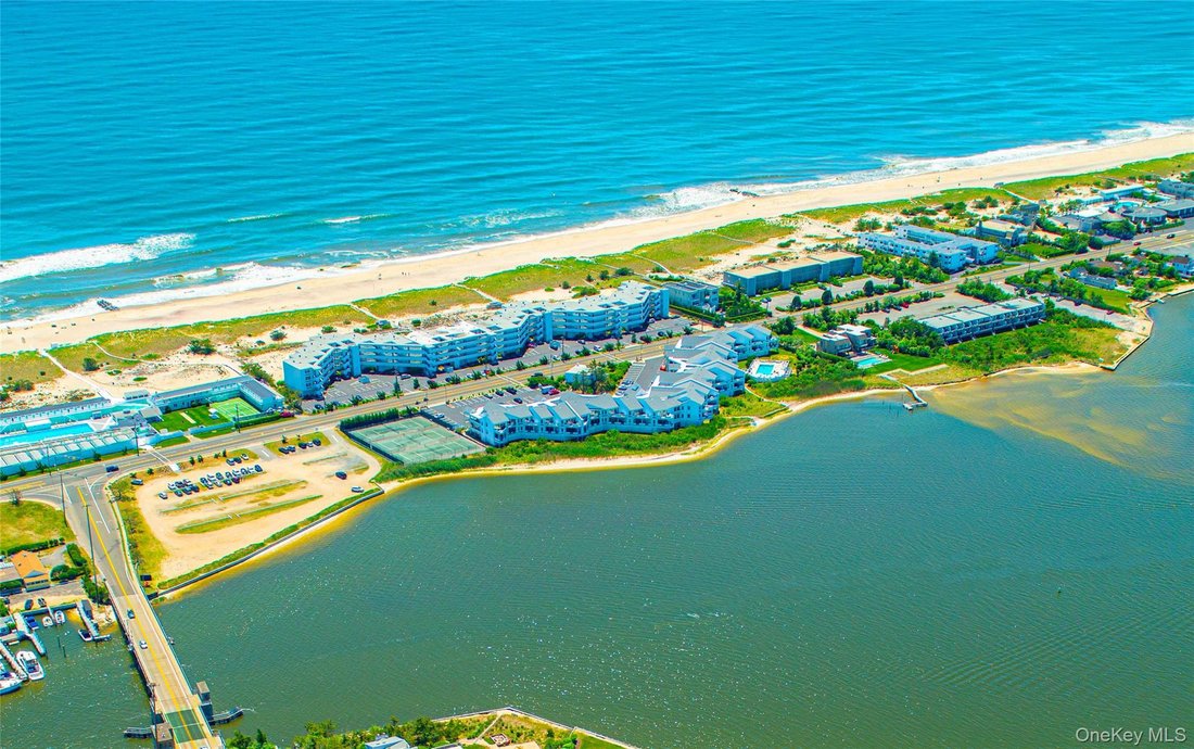 Condo in Westhampton Beach, New York, United States 3 - 17601120