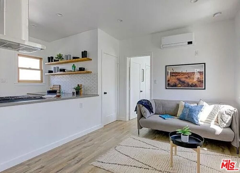 Los Angeles, California, United States 3 - 17605772