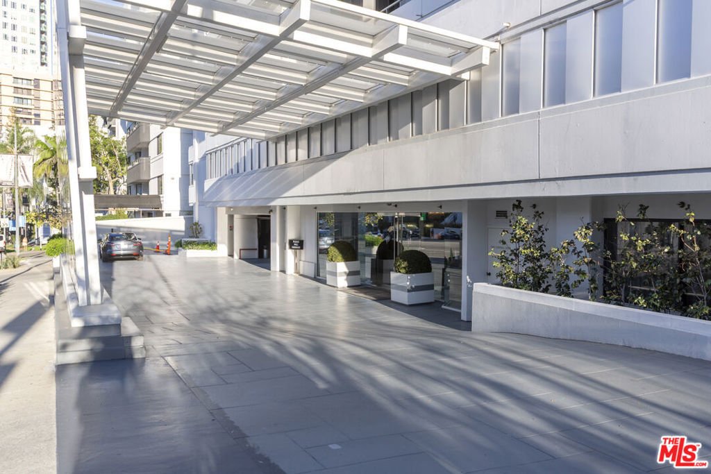 Condo in Los Angeles, California, United States 3 - 17612468