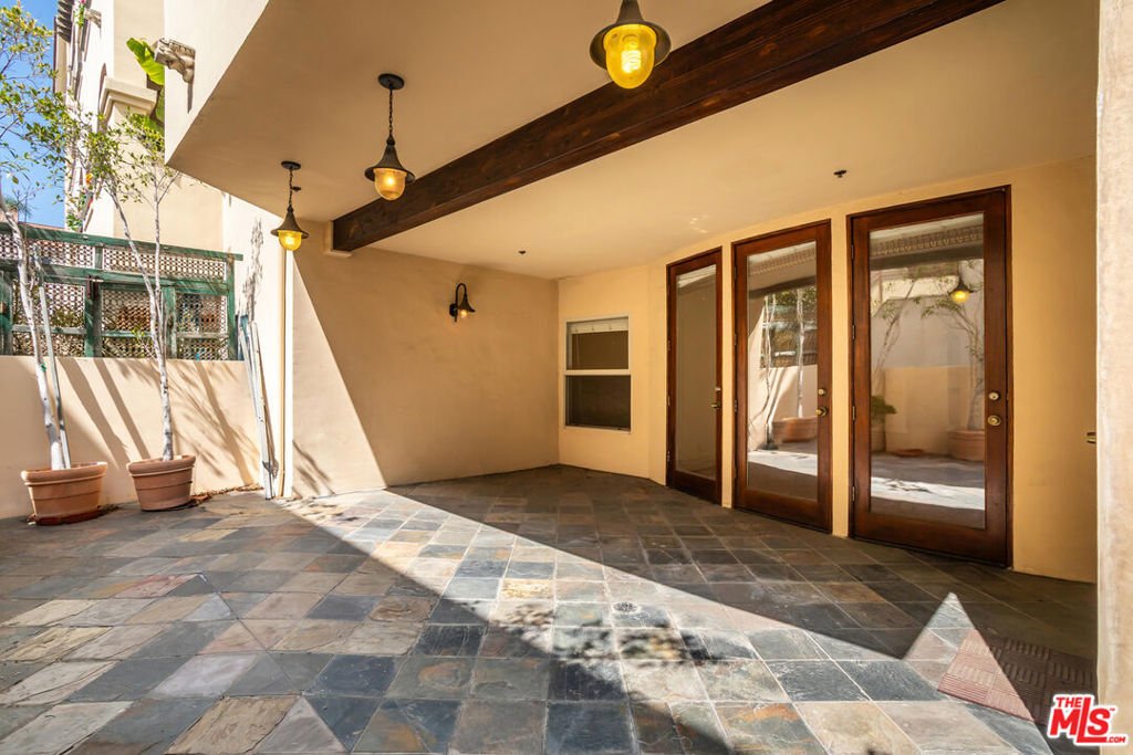 Condo in Los Angeles, California, United States 5 - 17606539
