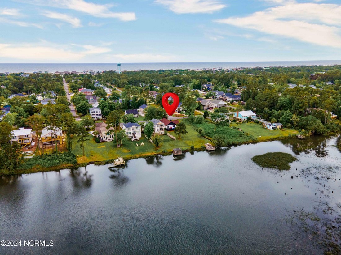 House in Oak Island, North Carolina, United States 1 - 17605298