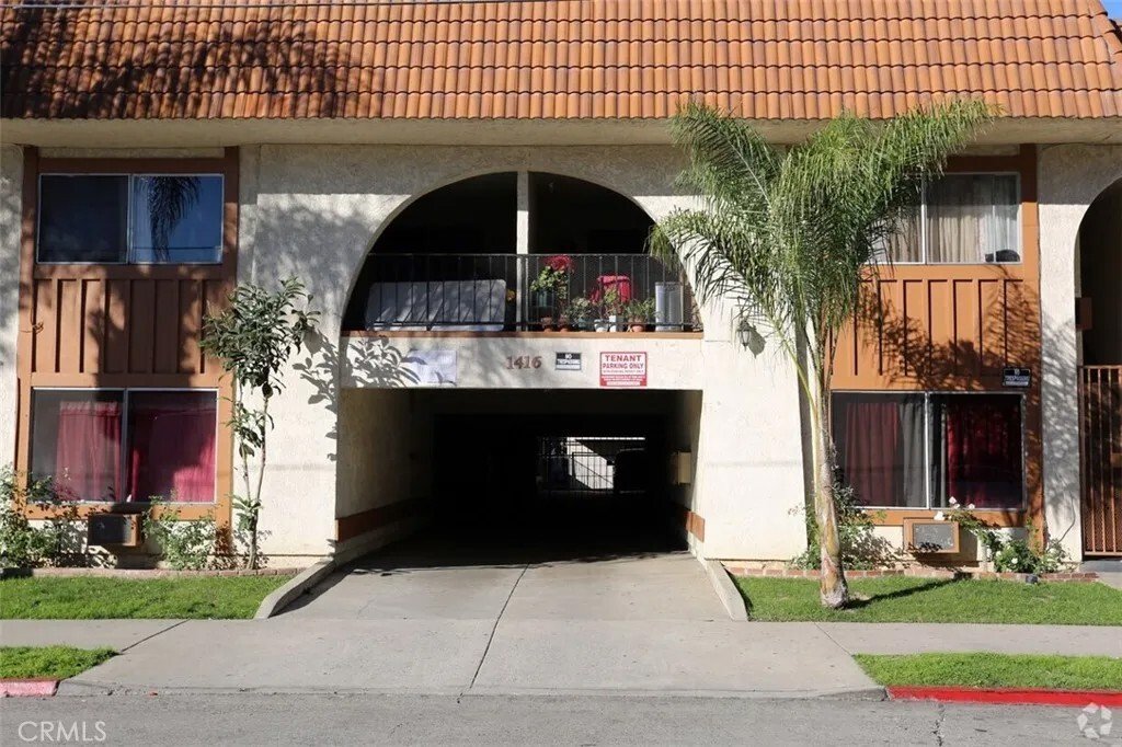 Santa Ana, California, United States 4 - 17606973