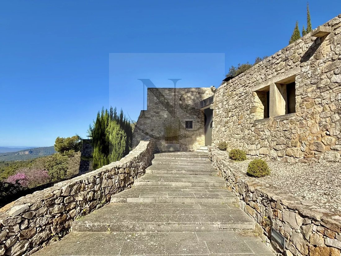 Estate in Lourmarin, Provence-Alpes-Côte d'Azur, France 4 - 17602393