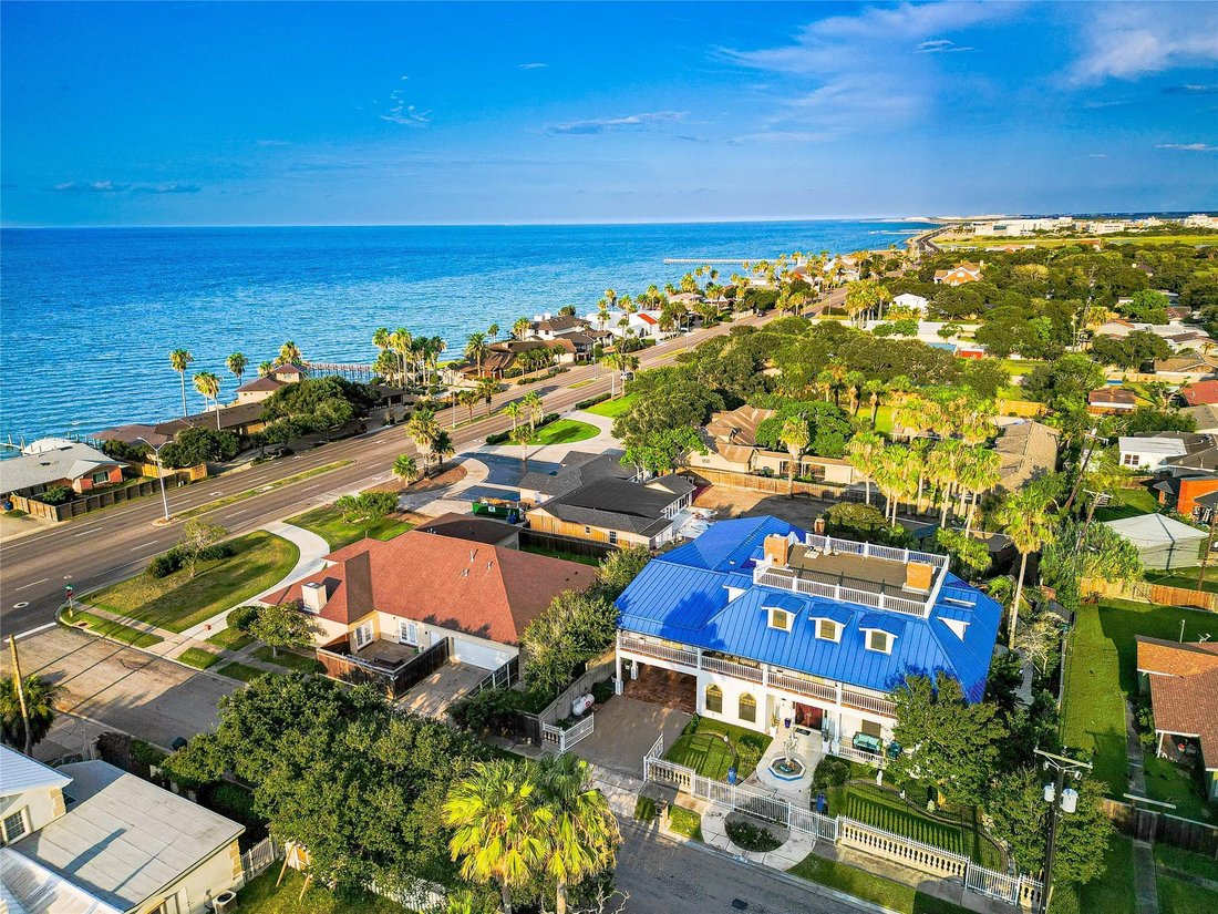 House in Corpus Christi, Texas, United States 4 - 17609096