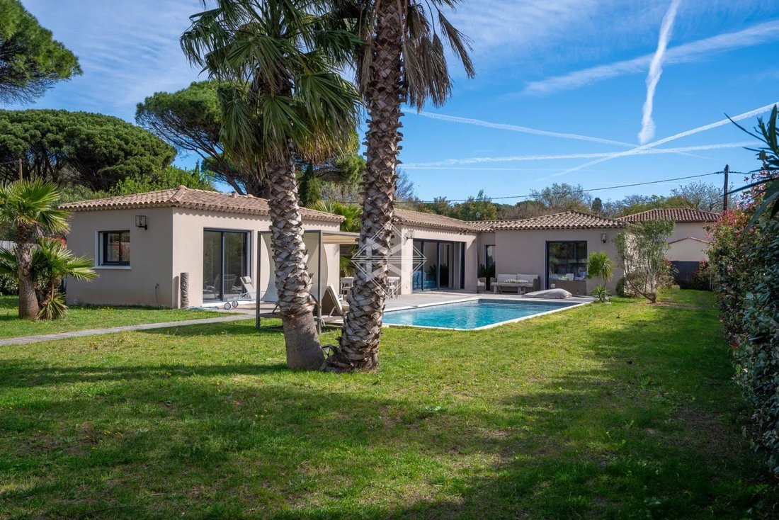 Villa in Grimaud, Provence-Alpes-Côte d'Azur, France 2 - 17602727