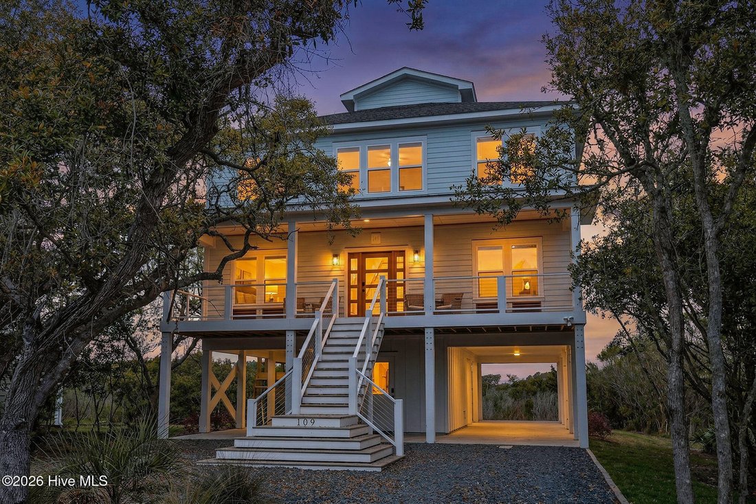 House in North Topsail Beach, North Carolina, United States 1 - 17613521
