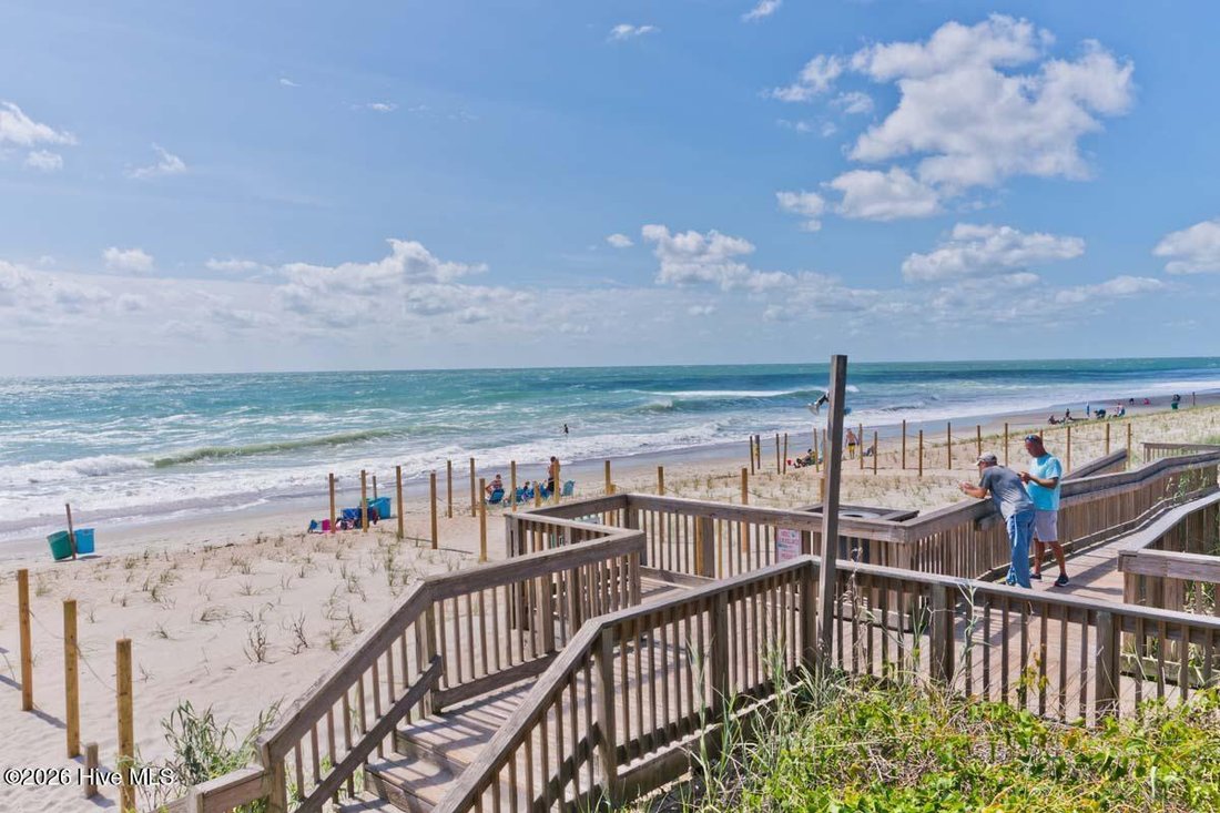 Condo in Emerald Isle, North Carolina, United States 5 - 17606253