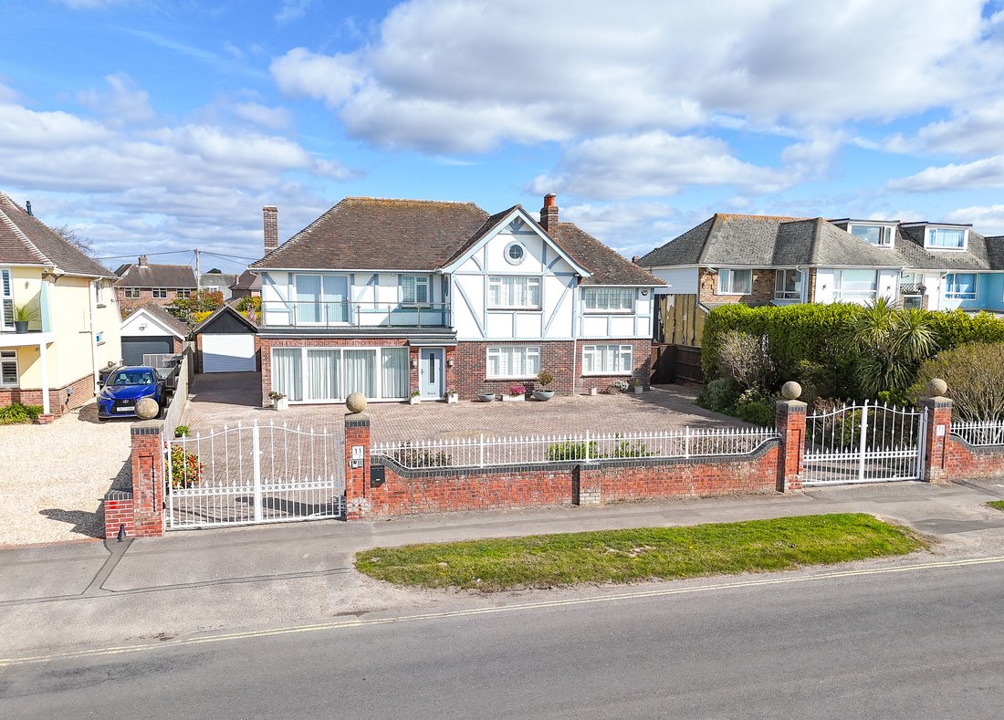 House in Barton on Sea, England 2 - 17611945