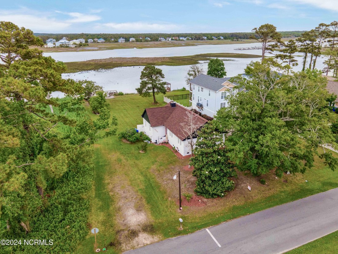 House in Oak Island, North Carolina, United States 2 - 17605298