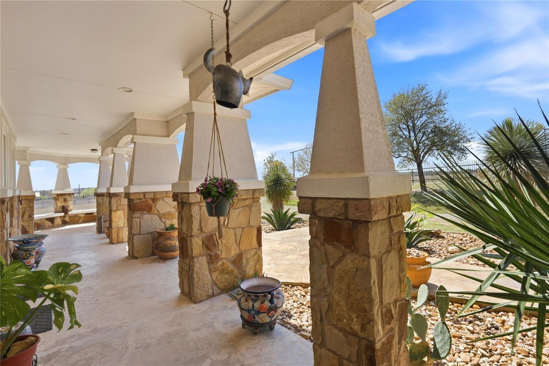 House in Lockhart, Texas, United States 4 - 17609661
