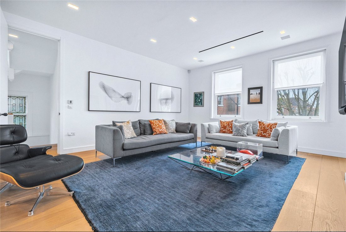 Apartment in Swiss Cottage, Camden, England 1 - 17602052