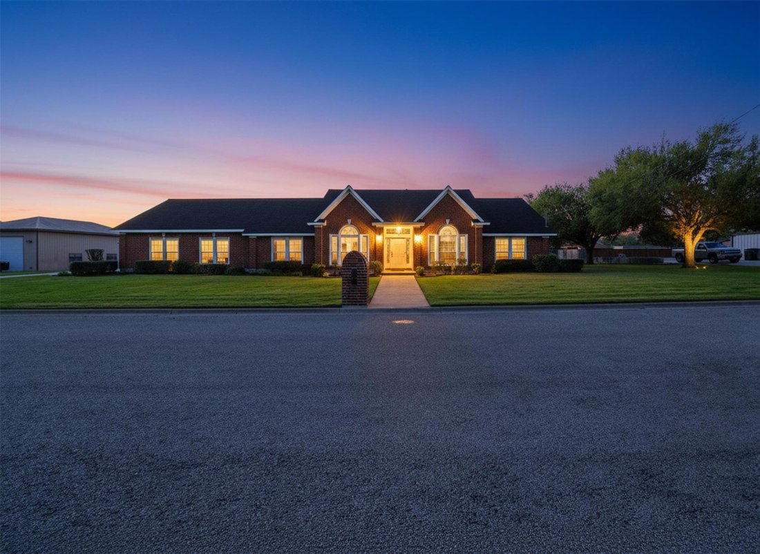 House in Shiner, Texas, United States 2 - 17609006