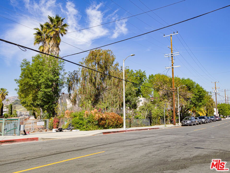 Canoga Park, California, United States 3 - 17605877