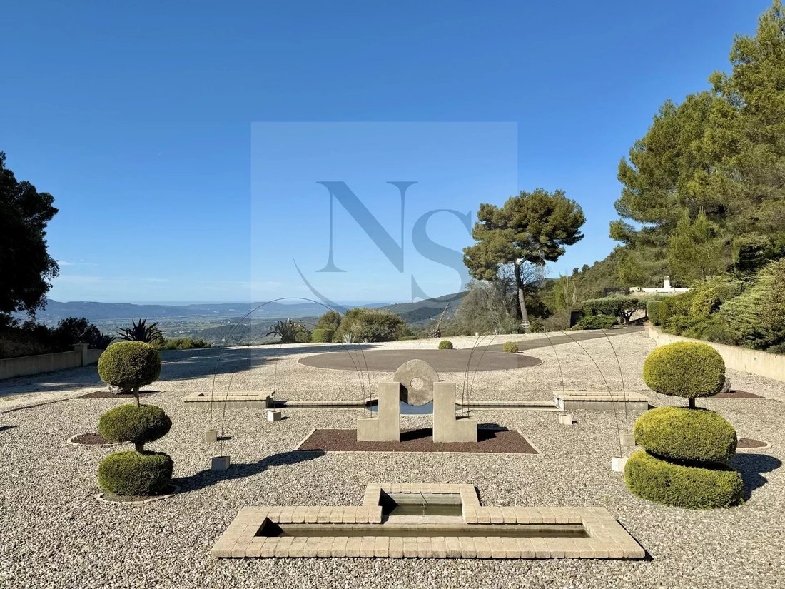 Estate in Lourmarin, Provence-Alpes-Côte d'Azur, France 3 - 17602393