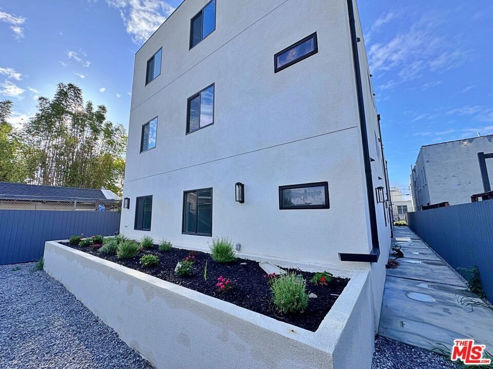 Los Angeles, California, United States 3 - 17605876