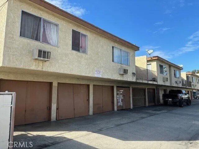 Santa Ana, California, United States 3 - 17606956