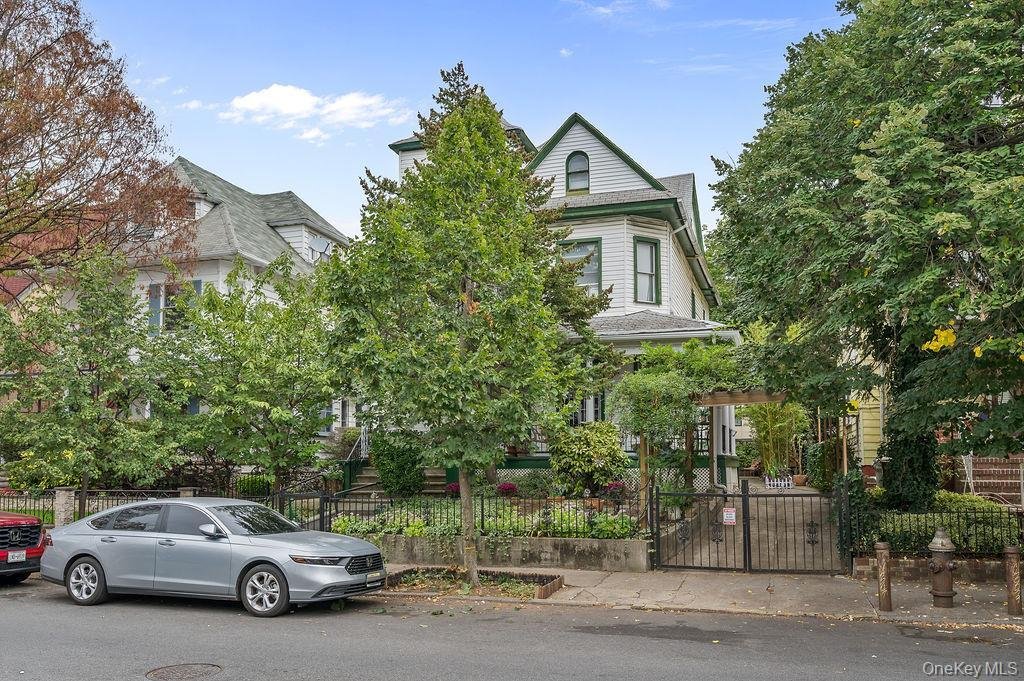 House in New York, New York, United States 1 - 17613041
