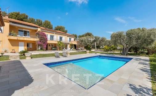 House in Saint-Cyr-sur-Mer, Provence-Alpes-Côte d'Azur, France 1