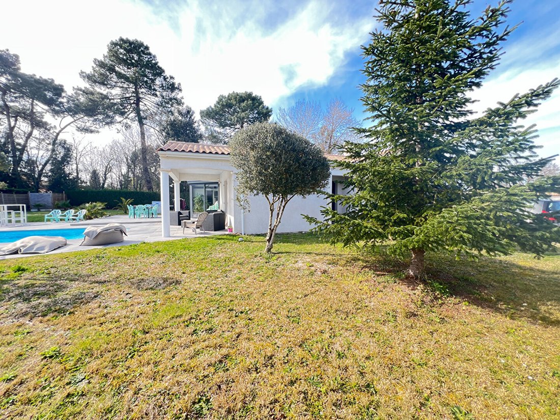 Villa in Les Mathes, Nouvelle-Aquitaine, France 2 - 17612730