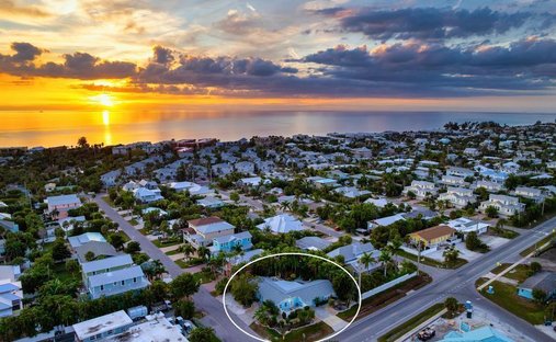 Apartment in Holmes Beach, Florida, United States 1