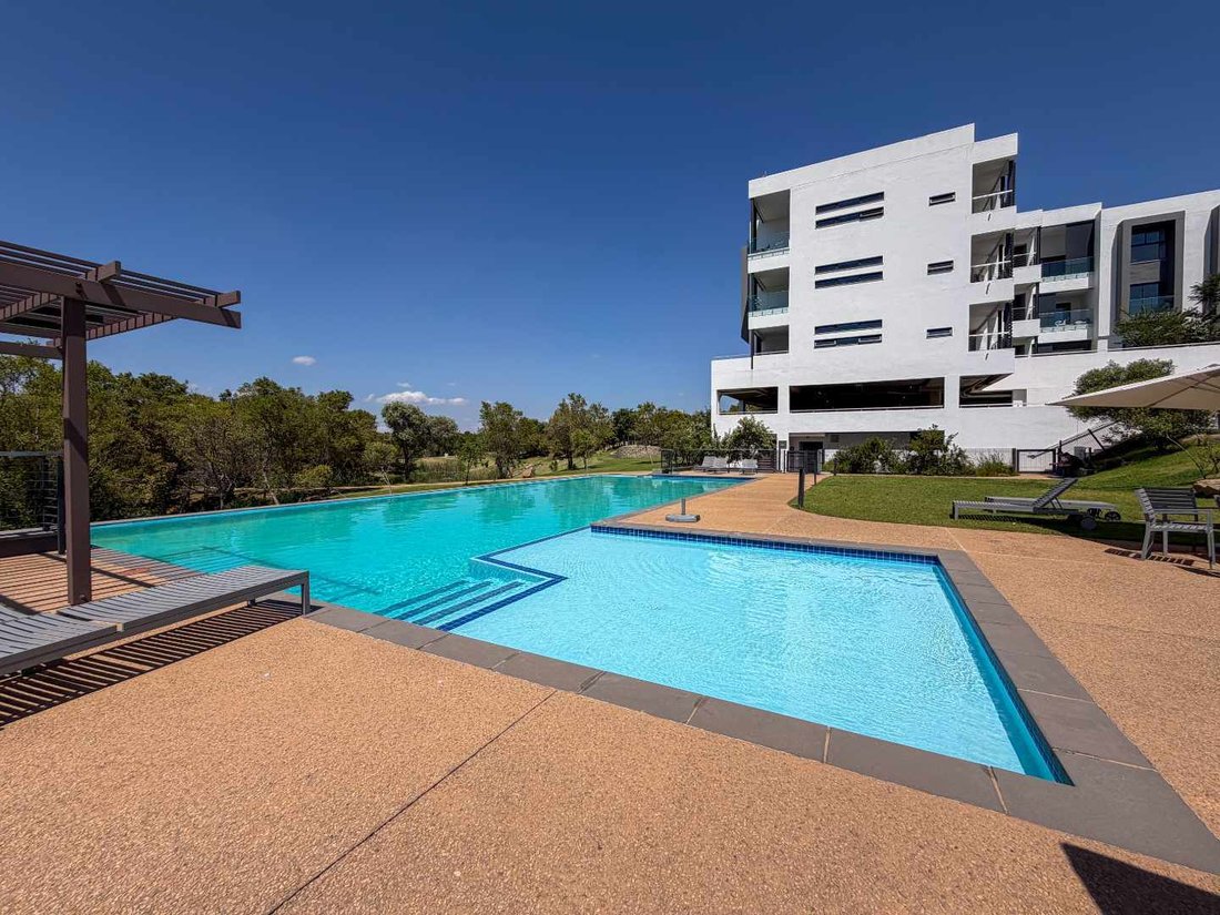 Apartment in Halfway House Estate, Gauteng, South Africa 4 - 17598981