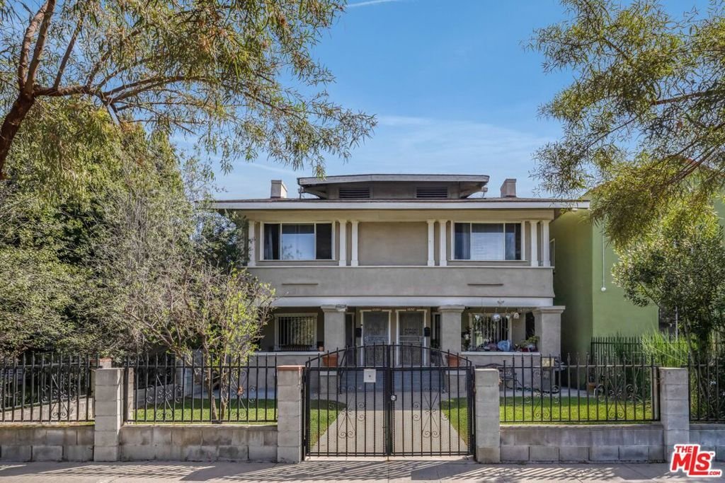 Los Angeles, California, United States 1 - 17606203