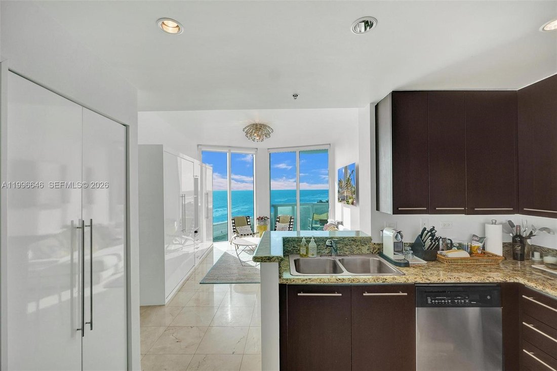 Condo in Miami Beach, Florida, United States 3 - 17613326