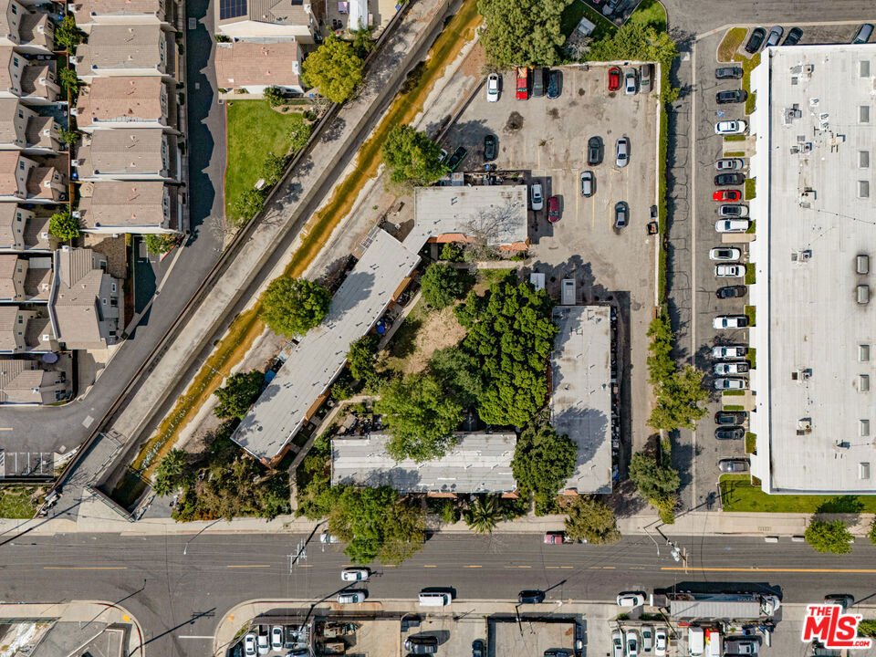 Canoga Park, California, United States 2 - 17605877