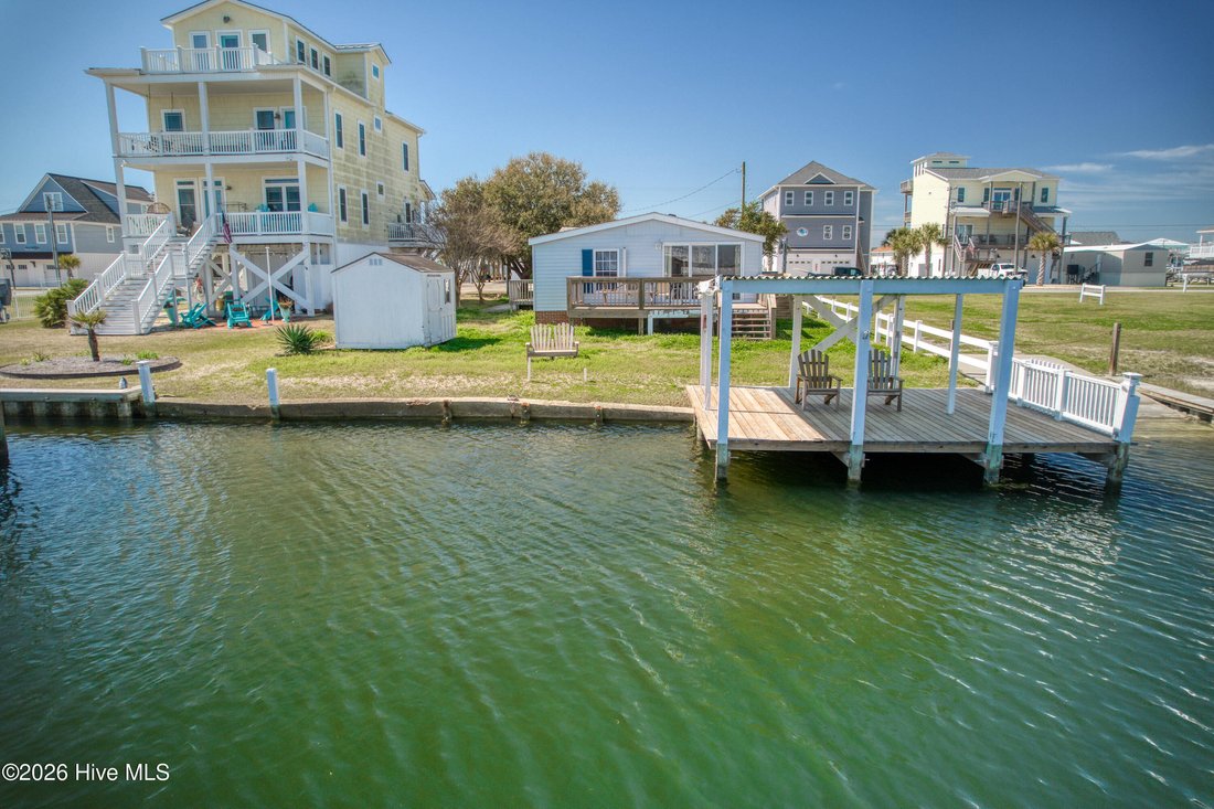 Topsail Beach, North Carolina, United States 1 - 17606226