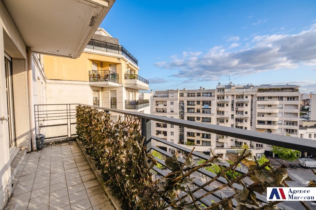 Apartment in Hôtel de Ville, Courbevoie, France 1 - 17612297