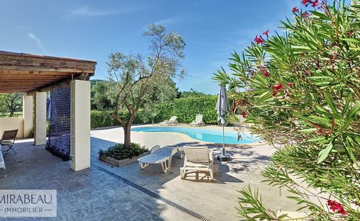 Villa in Beaumont-de-Pertuis, Provence-Alpes-Côte d'Azur, France 1