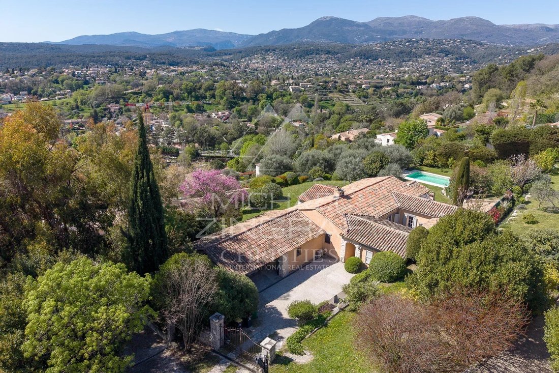Villa in Saint-Paul-de-Vence, Provence-Alpes-Côte d'Azur, France 2 - 17599034