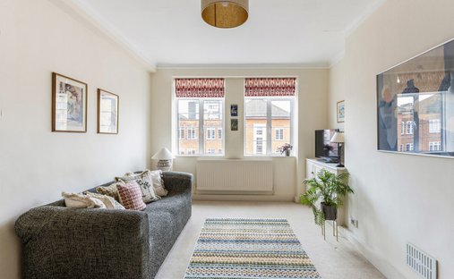 Apartment in St John's Wood, Westminster, England 1