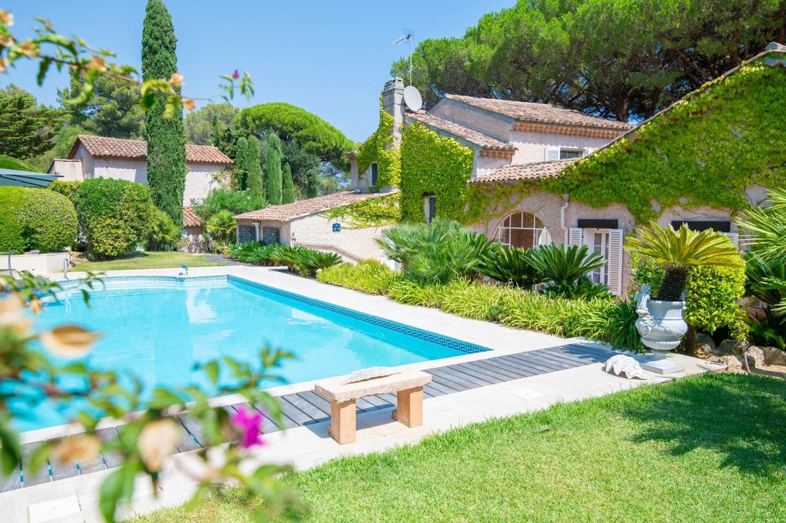 Villa in Nartelle-Noyer-Bellevue-bd des Sardinaux, Sainte-Maxime, France 1 - 17602367