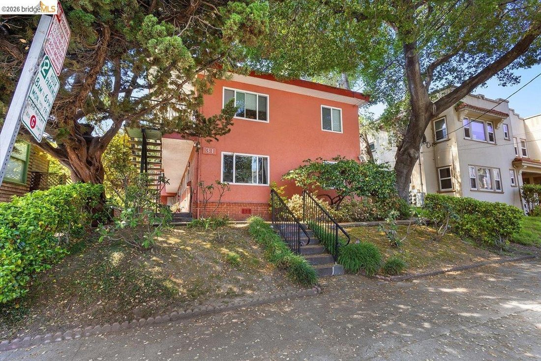 Oakland, California, United States 4 - 17613153