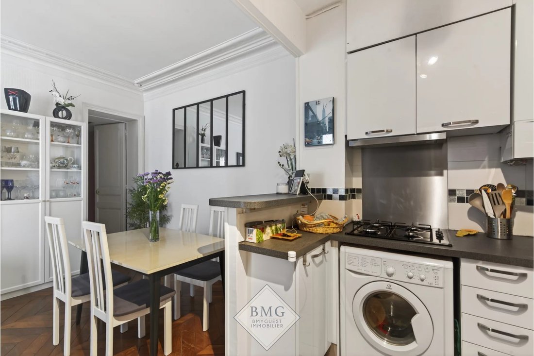 Apartment in Clichy-Trinité, Paris 9e Arrondissement, Paris 4 - 17602387