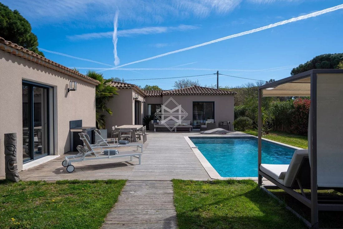 Villa in Grimaud, Provence-Alpes-Côte d'Azur, France 3 - 17602727