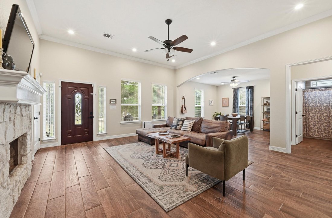 House in Elgin, Texas, United States 5 - 17609197