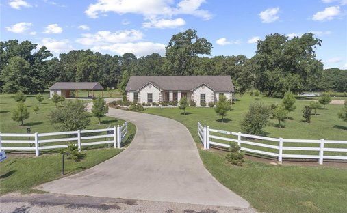 House in Pittsburg, Texas, United States 1
