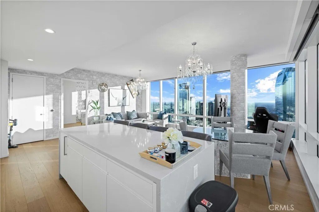 Condo in Los Angeles, California, United States 5 - 17299471