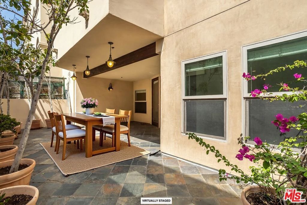 Condo in Los Angeles, California, United States 3 - 17606539