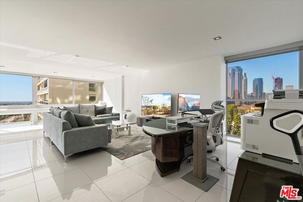 Condo in Los Angeles, California, United States 3 - 17606333