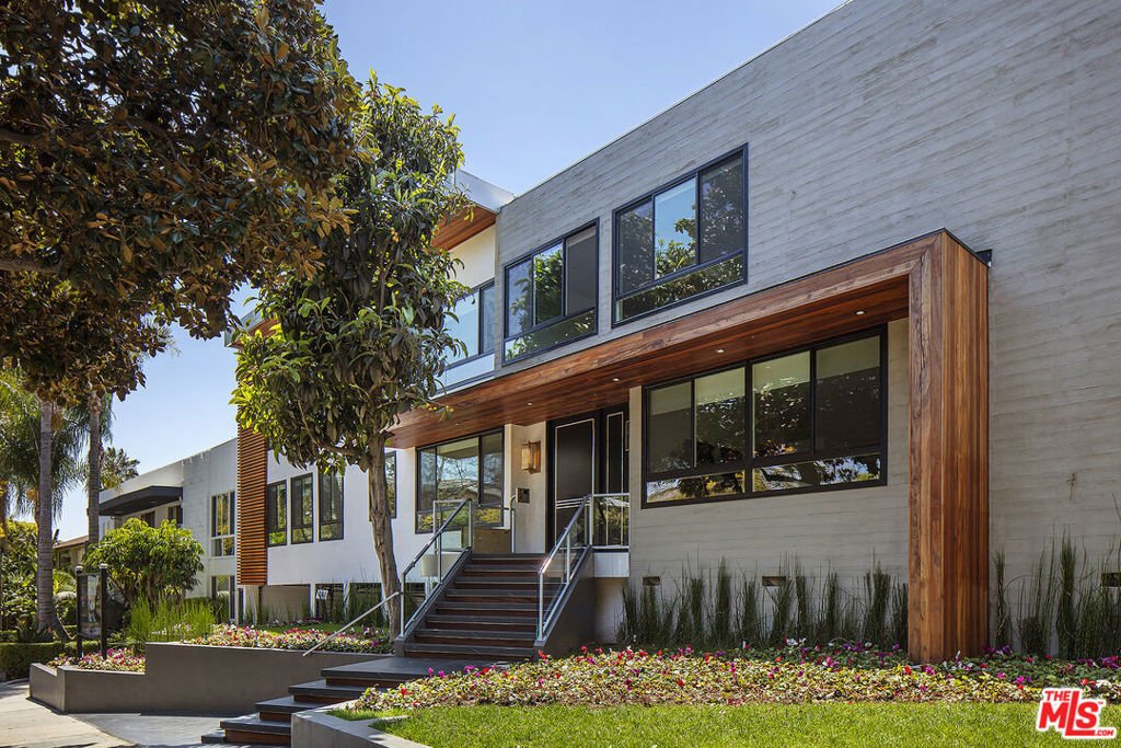 Los Angeles, California, United States 3 - 17605802