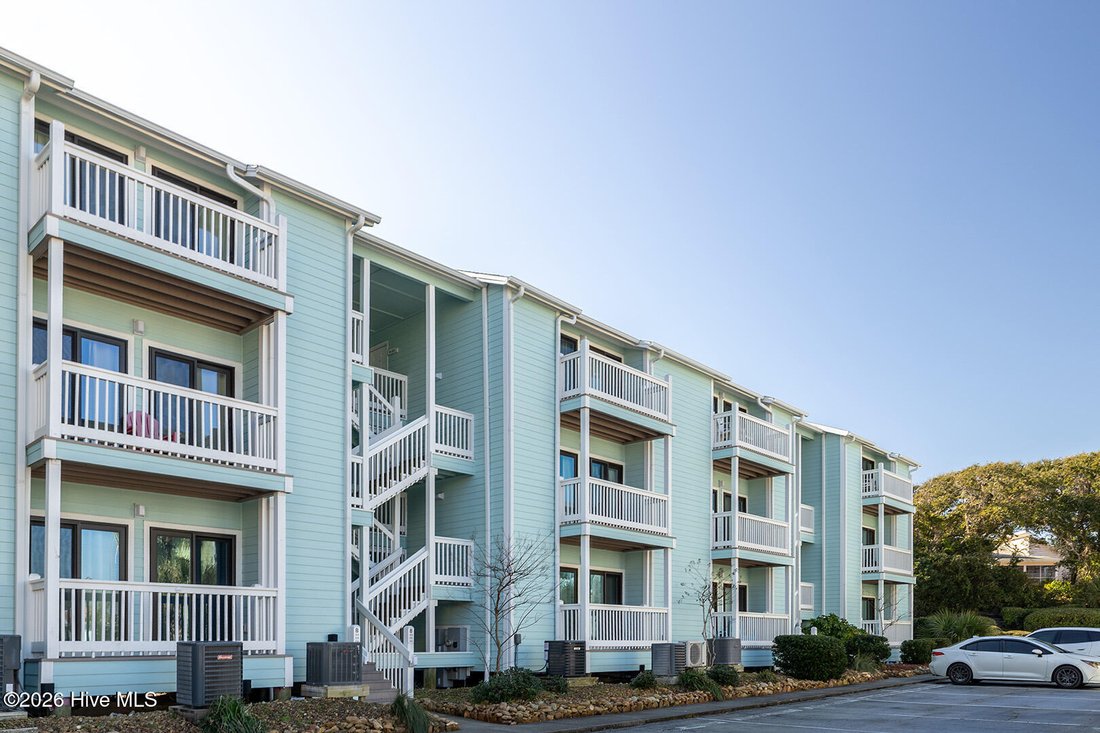 Condo in Emerald Isle, North Carolina, United States 3 - 17606253