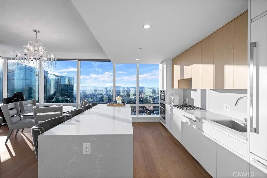 Condo in Los Angeles, California, United States 4 - 17299471