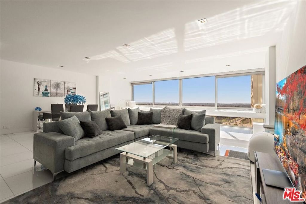 Condo in Los Angeles, California, United States 1 - 17606333
