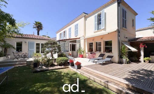 Casa a Bourg, Aytre, Francia 1